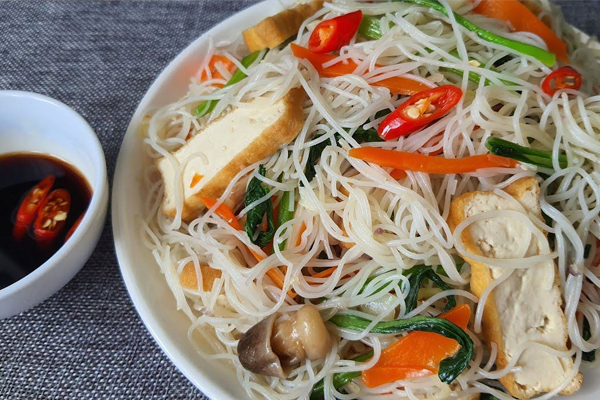 Bún trộn chay